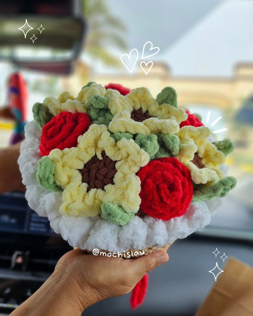 🌻✨¡Un ramo gigante y tejido con amor!🌹💛 Este ramo de rosas y girasoles a crochet es perfecto para de.jpg