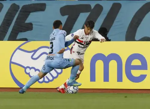 São Paulo conquista empate no Chile em duelo com equipe alternativa