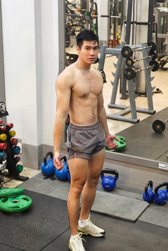 G2BqvzgasAAAb q.jpg