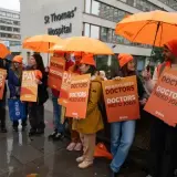 NHS îndeamnă pacienții să nu vină la urgențe în timp ce medicii fac grevă