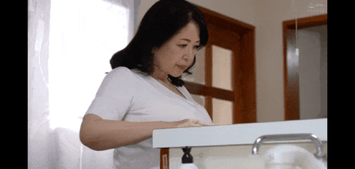 Natsuko Kayama shy.gif