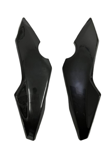 200568 Carenagem Lateral Farol TITAN FAN 160 25 Preto Injetado (Par).jpg