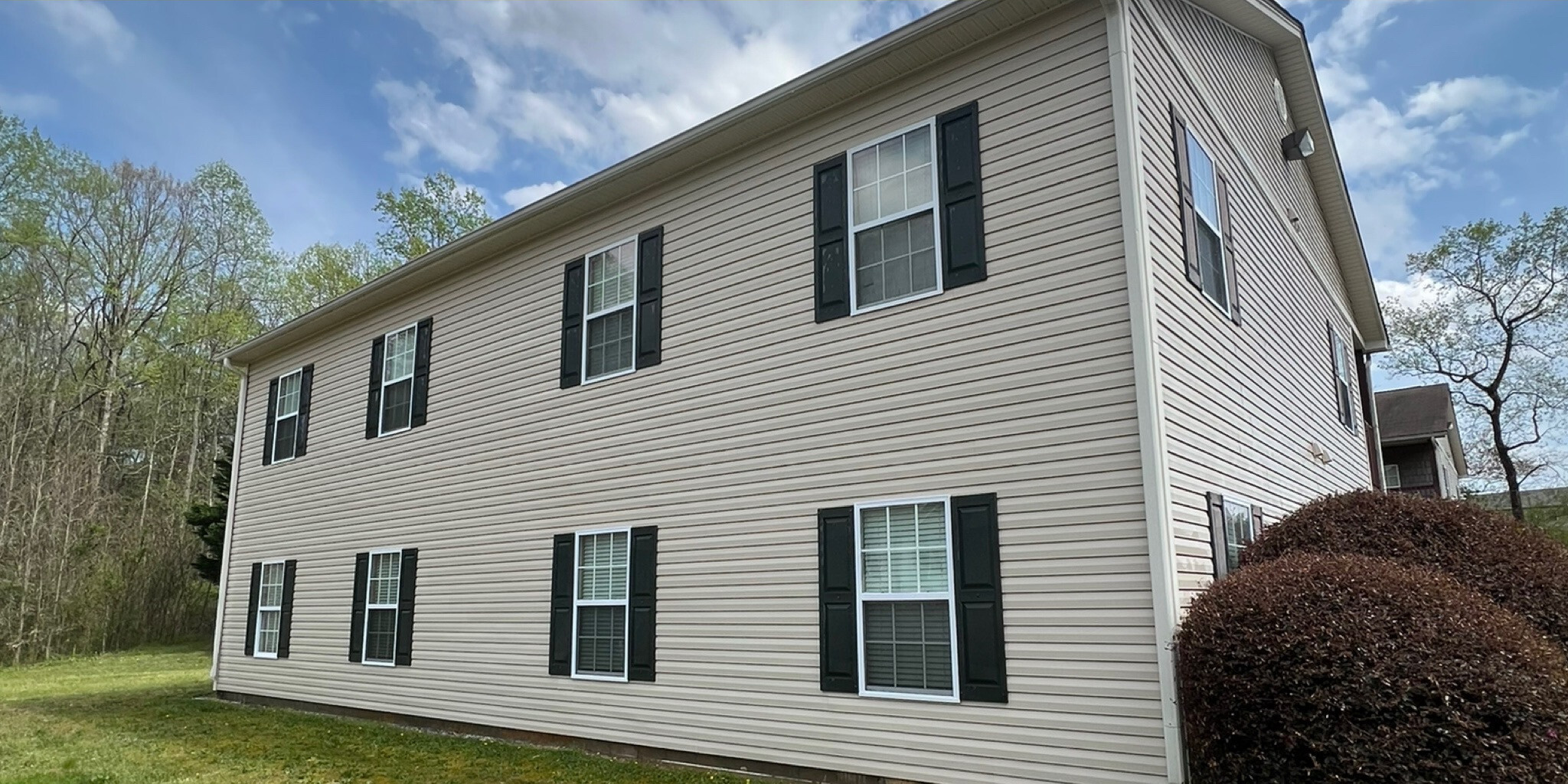 House washing results on a mountain home near Clayton GA