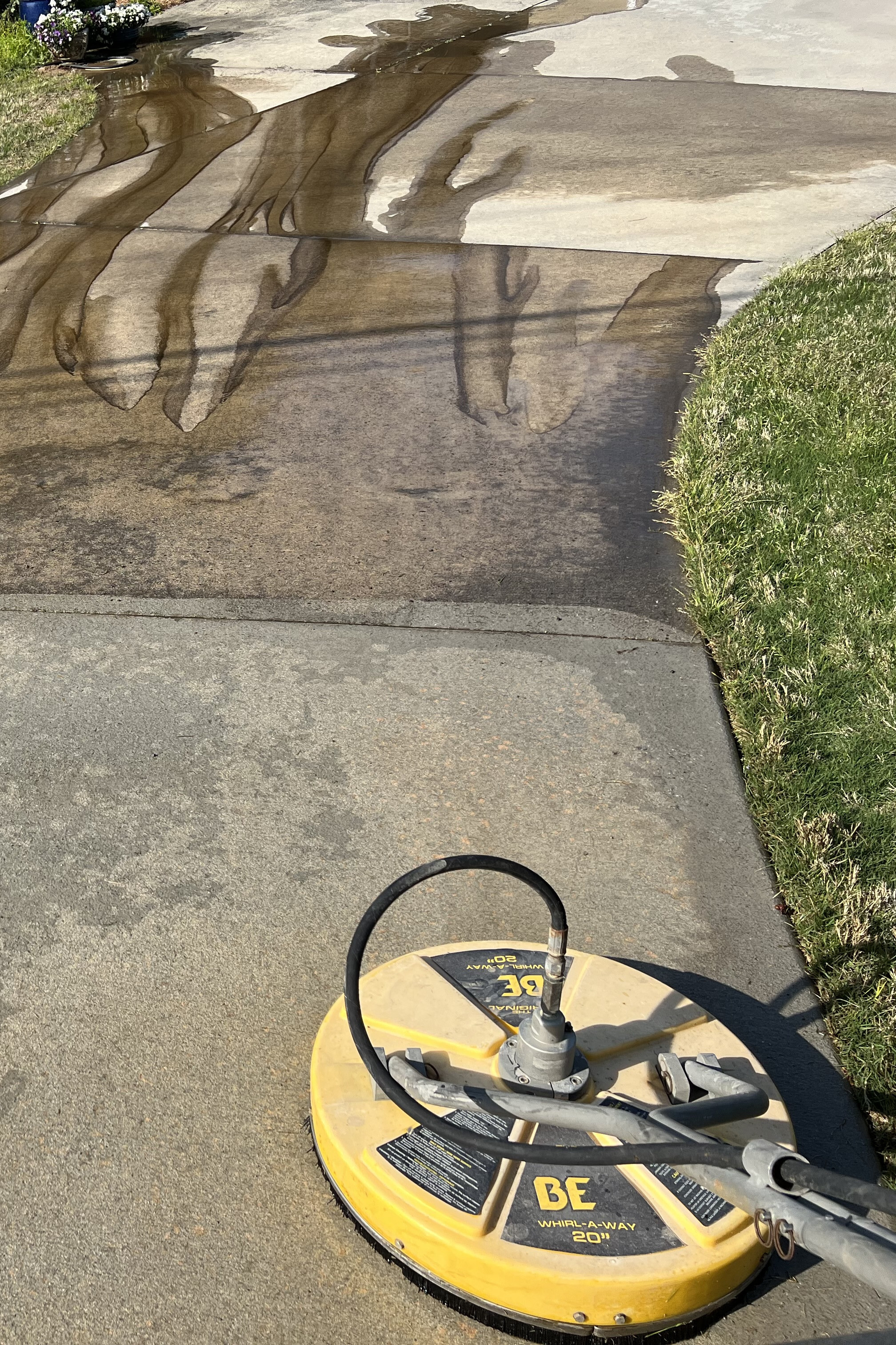 Driveway pressure washing result in Commerce, Georgia