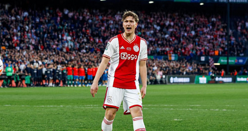 Mika Godts hield het hoofd koel tijdens de strafschoppenserie in de Nederlandse bekerfinale tegen PS.jpg