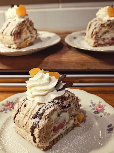 homemade budapest roll a swedish hazelnut meringue roll v0 EY0k7Aj ZNFb0C1UsAQ04menSROzRXYocIDafwkr6.webp