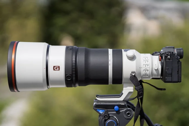 Ống kính Sony FE 100-400mm F4.5 GM OSS với thiết kế zoom trong