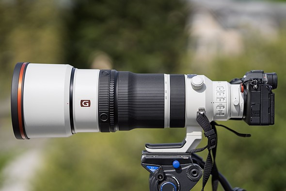 Sony's updated telephoto zoom is bigger, badder, faster
