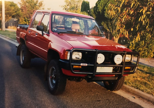 Toyota Hilux 1985 2.0L Petrol Dual Cab.jpg