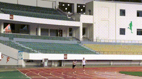 该队员在训练时的成绩打破了本市保持 10 年的最快记录.gif