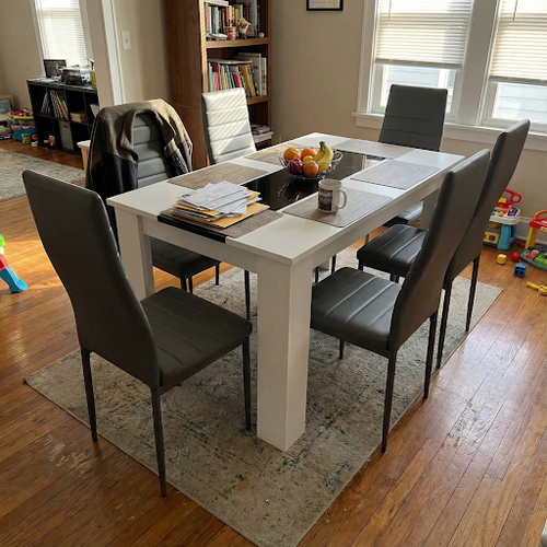 A Cleverly Designed Dining Table Set for UK Living.png