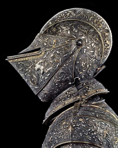 beautiful detail of the hercules armor of emperor v0 7ujbminrug7e1.jpg