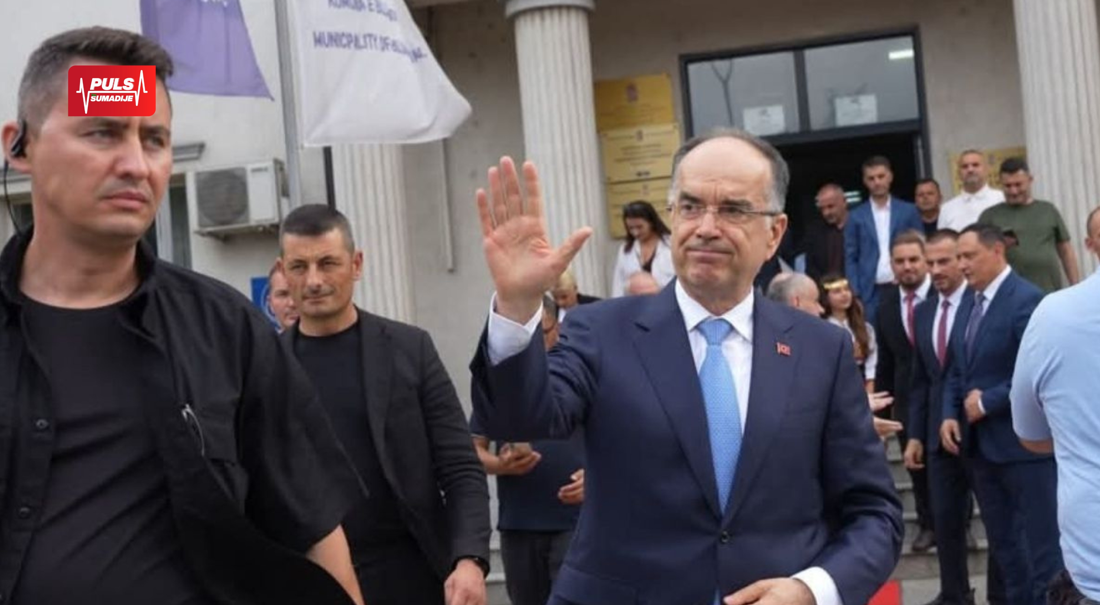 PREDSEDNIK ALBANIJE U POSETI PREŠEVU I BUJANOVCU: Dok Begaj sa dugim cevima obilazi srpske opštine bez srpskih obeležja, Srbe na Kosovu hapse zbog trobojke! (VIDEO)