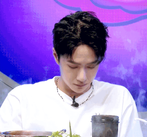 006qX65Oly1if0inexnmsg30fe0efb2c.gif