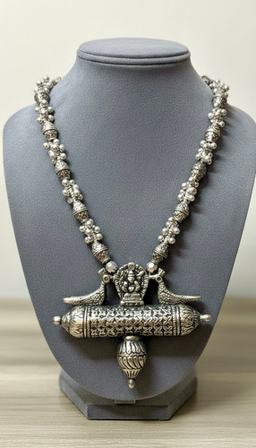Designer nacklace for women.jpg