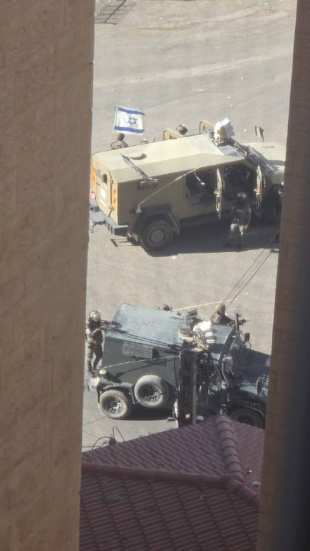 جانب من اقتحام قوات الاحتلال المستمر لبلدة كفر عقب شمال القدس المحتلة...