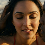 make a cinematic close shot 202605292009 (2)
