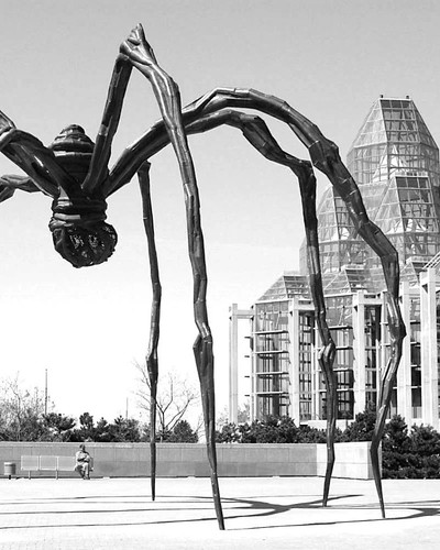 louise bourgeois maman 1999 v0 fhsyA 2HDHfyr1a7KDi8N KZXdJulpSTp8r3Y0jyc0o.jpg