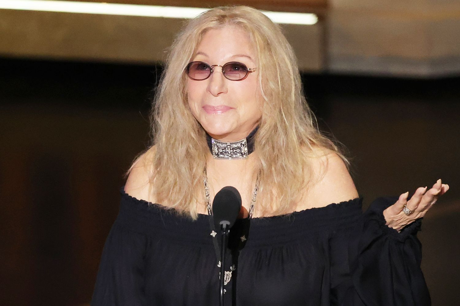 Barbra Streisand 052526 95690769af5b4f0ea745ca258bdb9384
