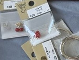 10 earrings pair red.jpg
