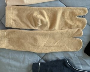 35 tabi socks beige.jpg