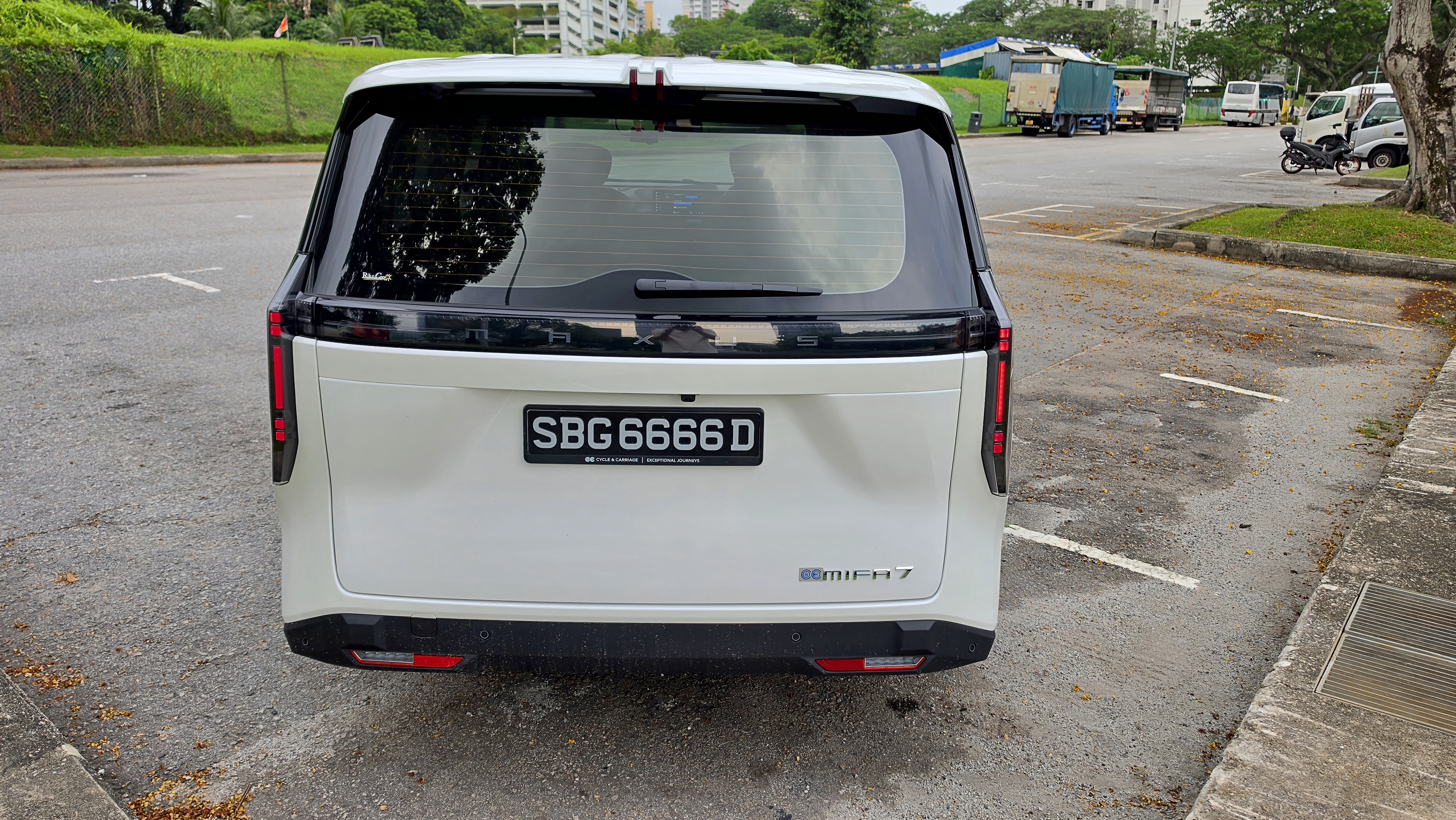 Maxus MIFA 7 Elite rear design