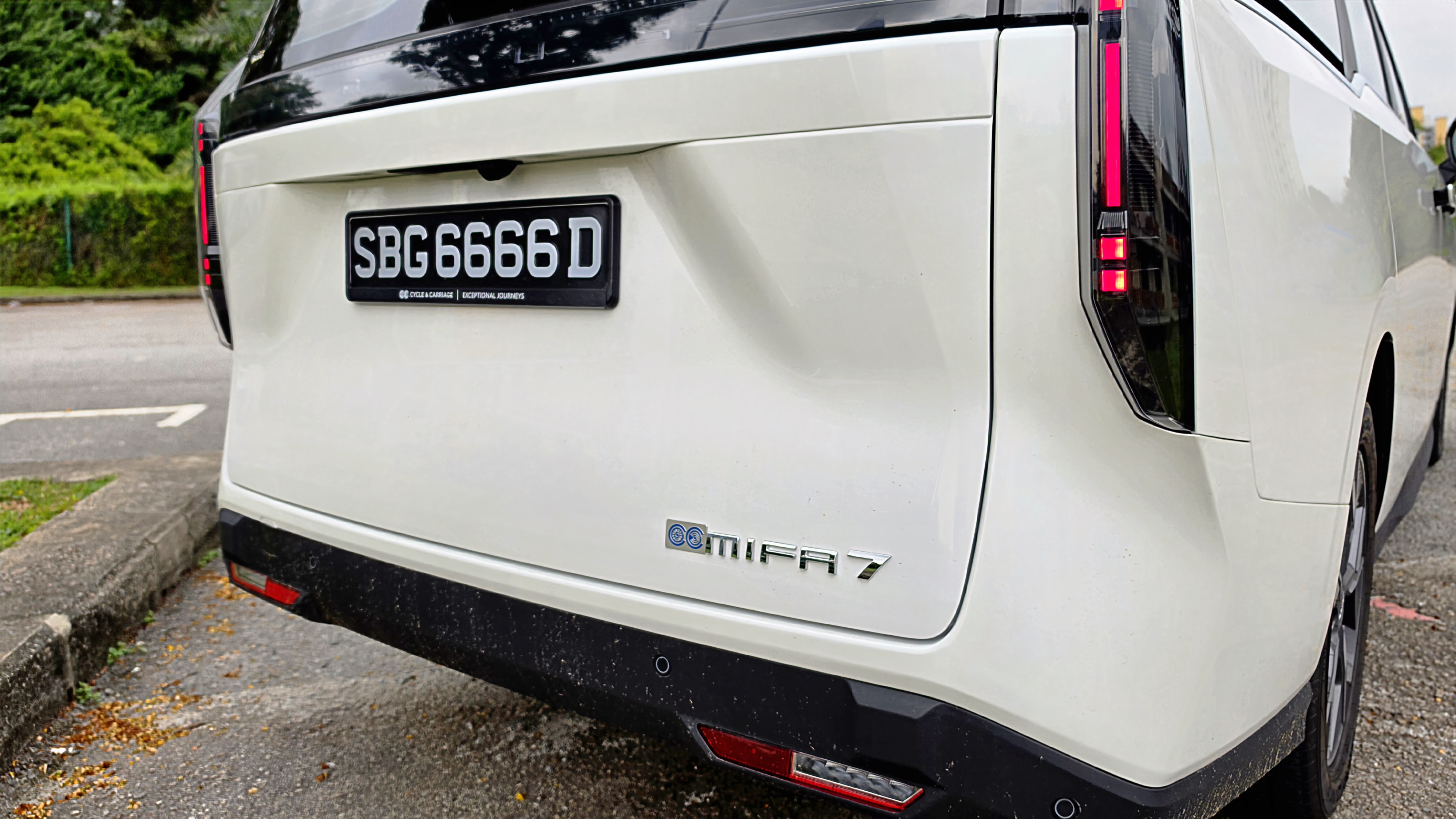 Maxus MIFA 7 Elite tail lights