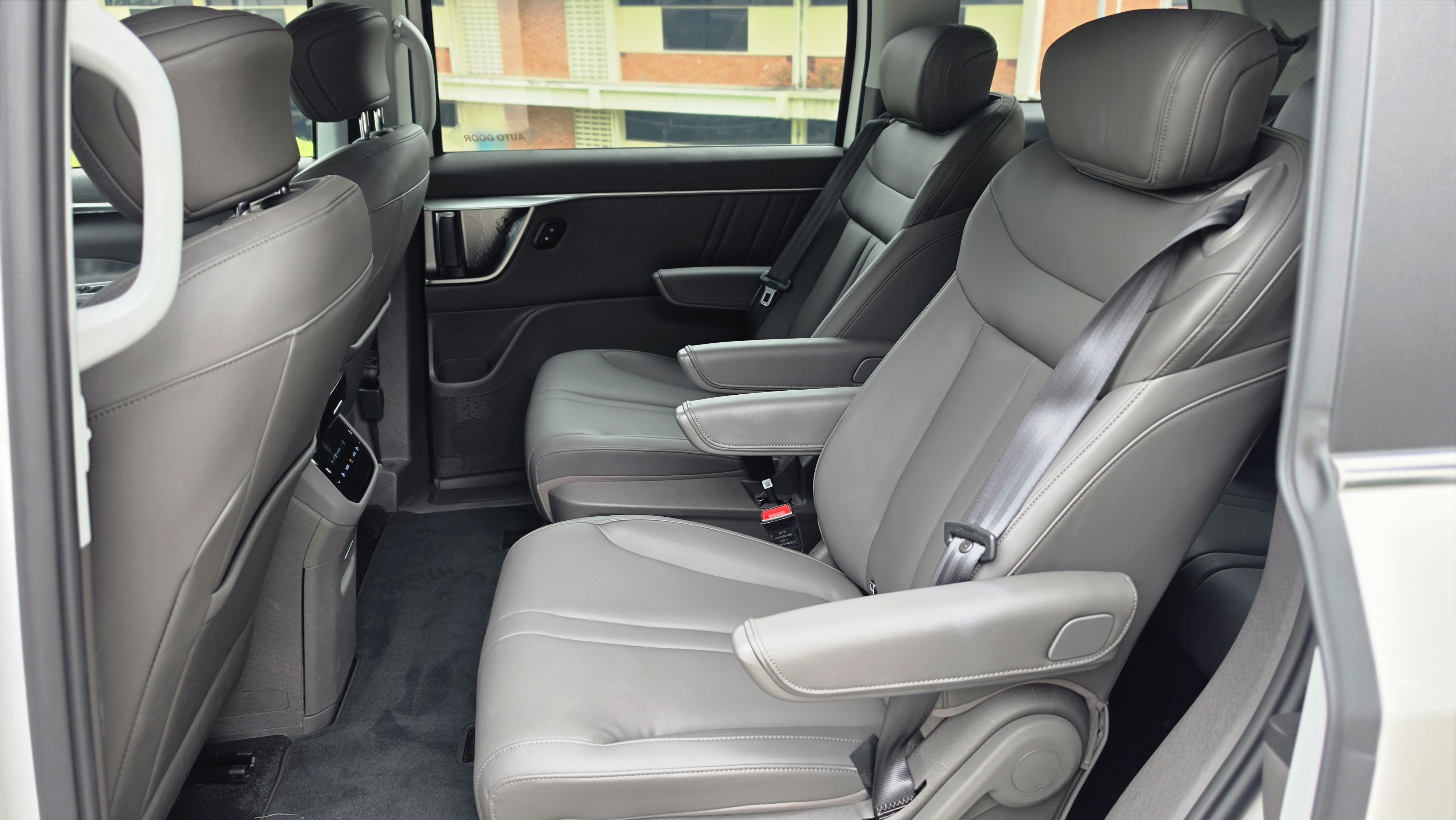 Maxus MIFA 7 Elite second-row seats