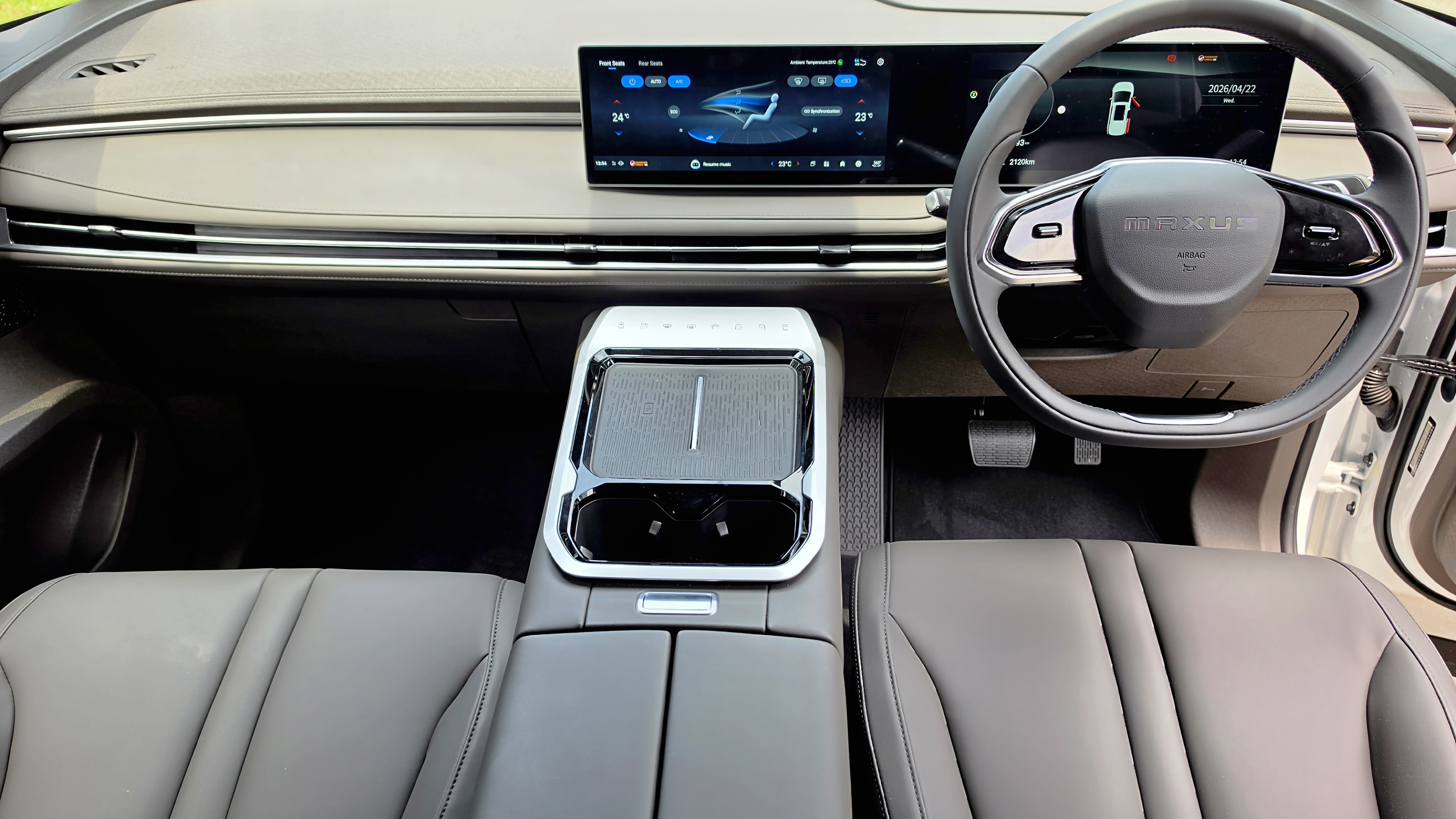 Maxus MIFA 7 Elite dashboard and cockpit