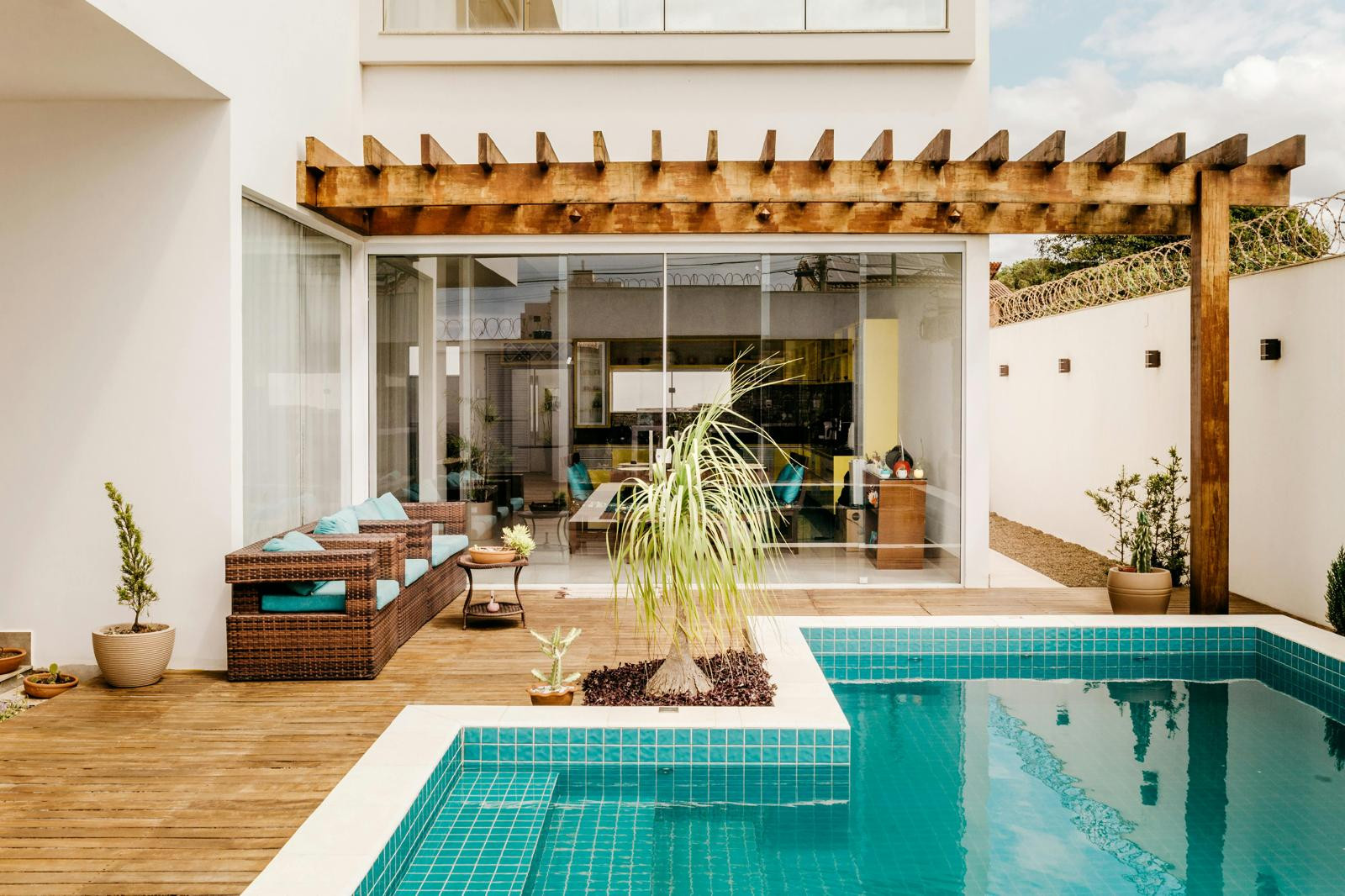 Apartments & Villas