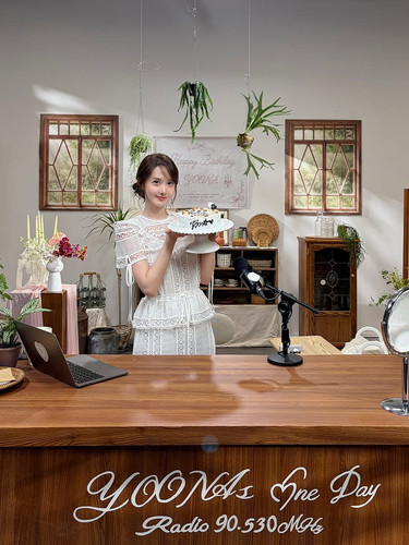 yoona lim 208f610462ae4aaa902adb033af6719e.jpg