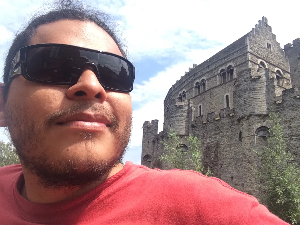Miniatura de Si, si; hay un castillo detrás de mi... Continuemos... XD