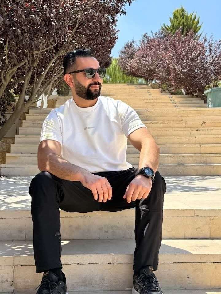 نادي الأسير: قوات الاحتلال تعتقل الشاب أحمد شحادة فراج من بلدة اليامون غرب جنين؛ عقب مداهمة منزله فجر اليوم؛ علماً أن المعتقل كفيف ويحتاج إلى رعاية خا...