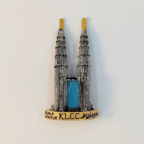 malaysia kuala lumpur petronas twin towers model fridge magnet front.jpg