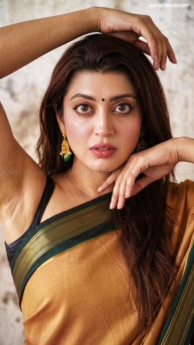 pranitha 56734214.jpg