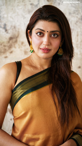 pranitha 56734211.jpg