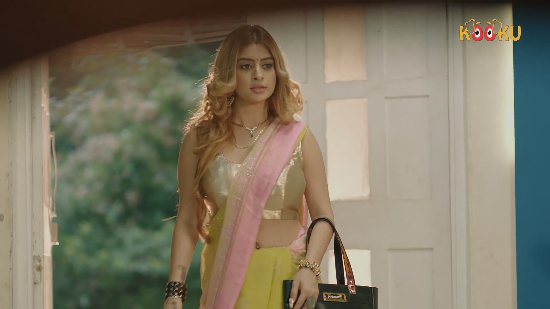 Mere Angane Main (2021) S01E01T04 KooKu Hindi Web Series 1080p WEB DL 1GB(1Filmy4Wap.Cloud).mkv snap