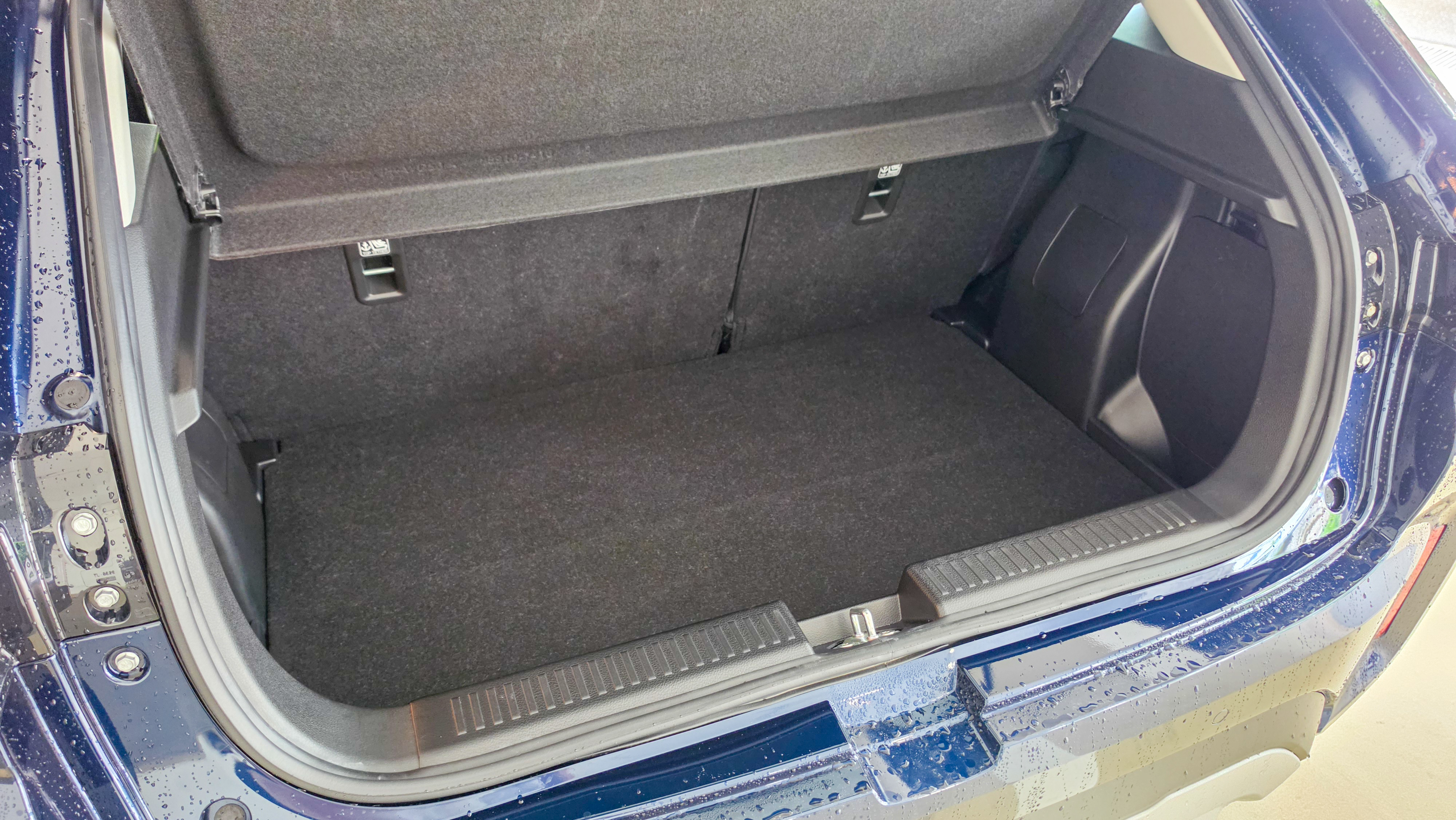 Suzuki Fronx boot space