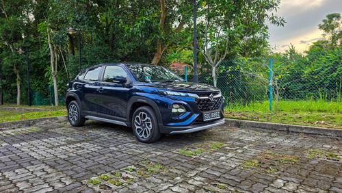 Suzuki Fronx_Front Side View.jpg
