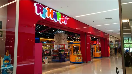rihappy barrashopping newyorkcitycenter.jpg 1920x0 subsampling 2.webp