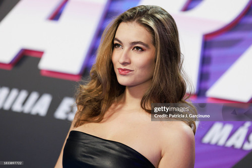 MADRID, SPAIN - DECEMBER 05: Carlota Boza attends the Madrid premiere of "Los Farad" at Cine Callao .jpg