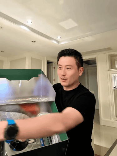 0062BoZOgy1iduc65wjz2g30k00qohdz.gif