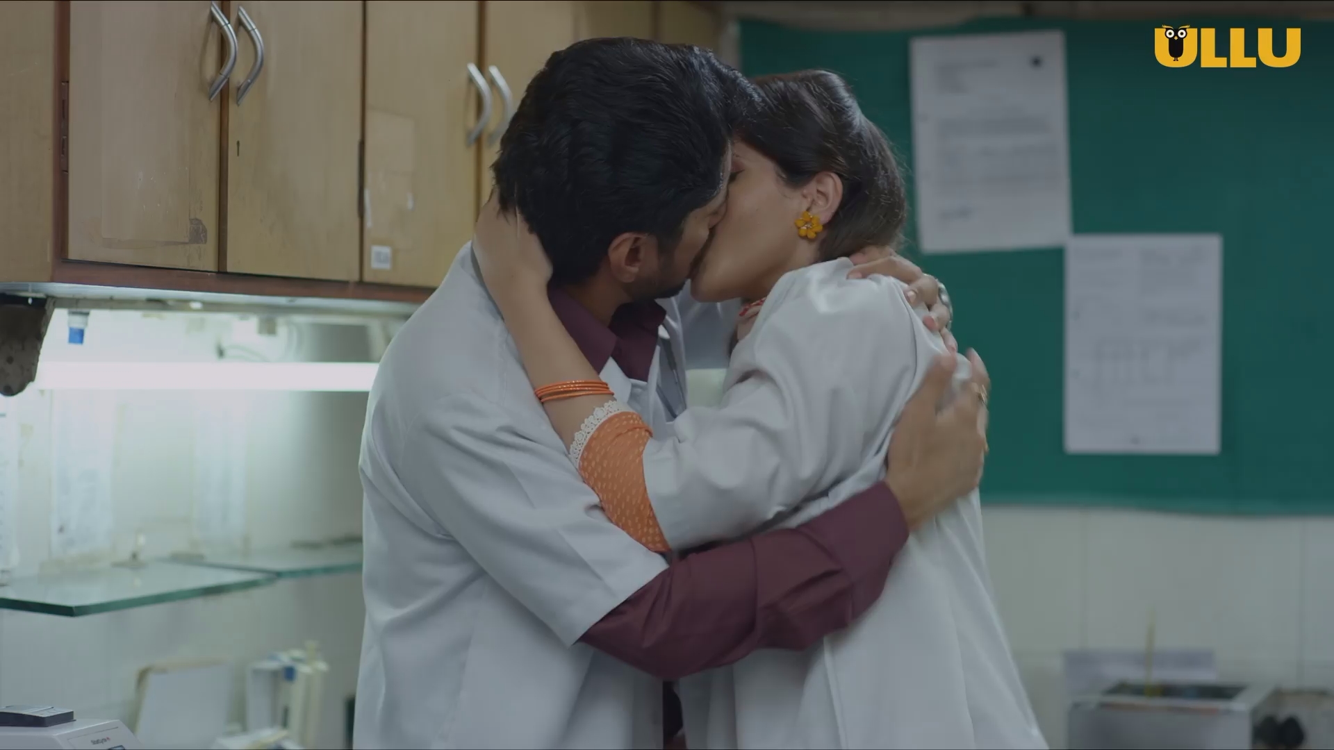Kasak Part 1 (2020) S01E01T06 Ullu Originals Hindi Web Series 1080p WEB DL 1.5GB(1Filmy4Wap.Cloud).m