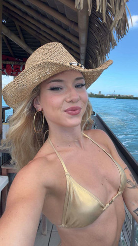 lexinicole x 2026 04 05T18 18 00.jpg