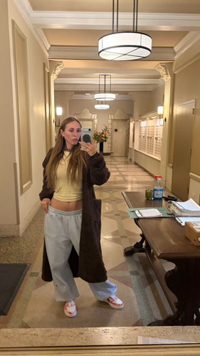 angelyoungsreal 2026 04 20T20 43 06.jpg