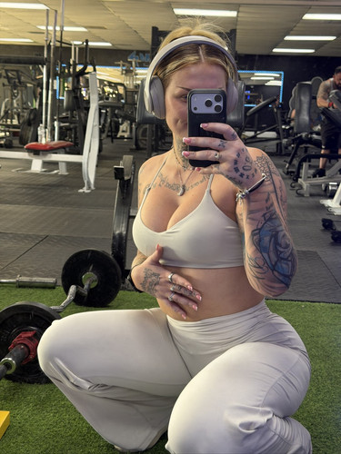 thefemalebossrl 2026 04 07T17 27 49.jpg