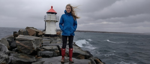 The little lighthouse at the far end of the stone pier.jpg