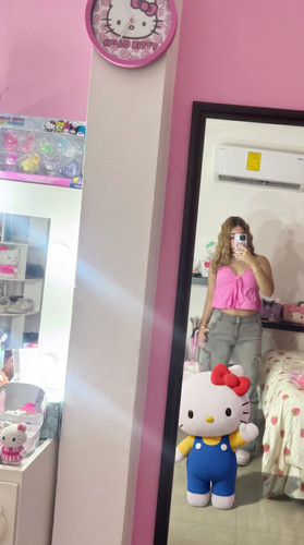 Girl taking mirror selfie 2K 202606302350 (1).jpg
