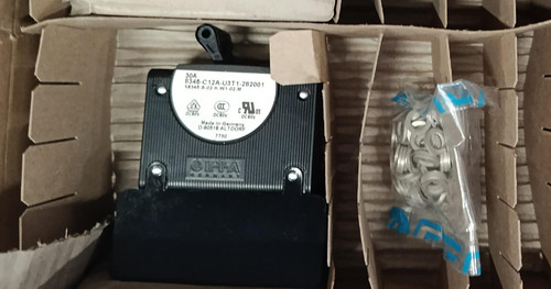 064 sin descripcion Device circuito breaker, 30A.jpg