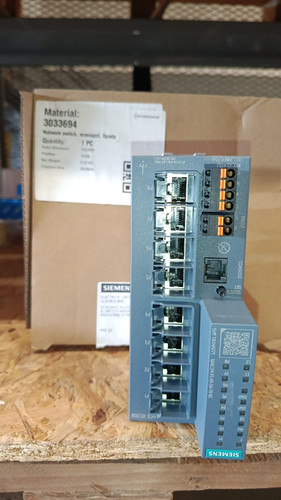 105 3033694 Network switch, managed, 8 ports.jpg